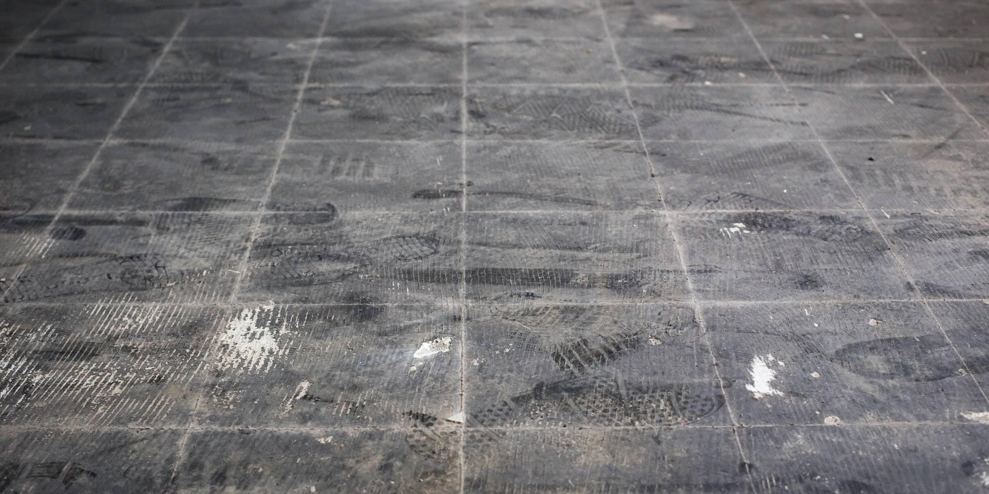 A floor covered in dust